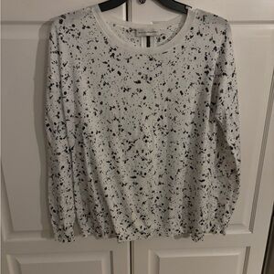 White + warren Colorblock Black and white Sweater Size medium. Zipper in back.